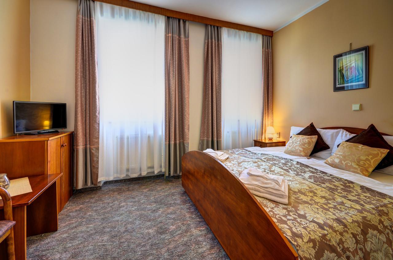 Hotel Pizzeria Istria Velké Losiny 外观 照片